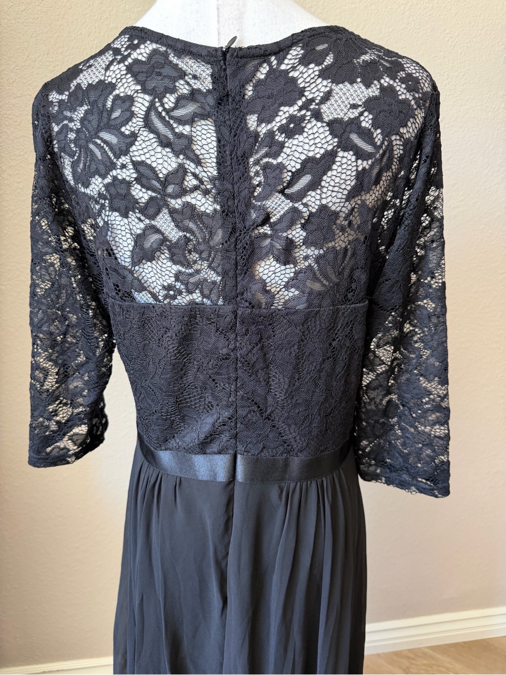 NWT Black Lace High-Low Evening Dress with Three-Quarter Sleeves, XL - Picture 8 of 9